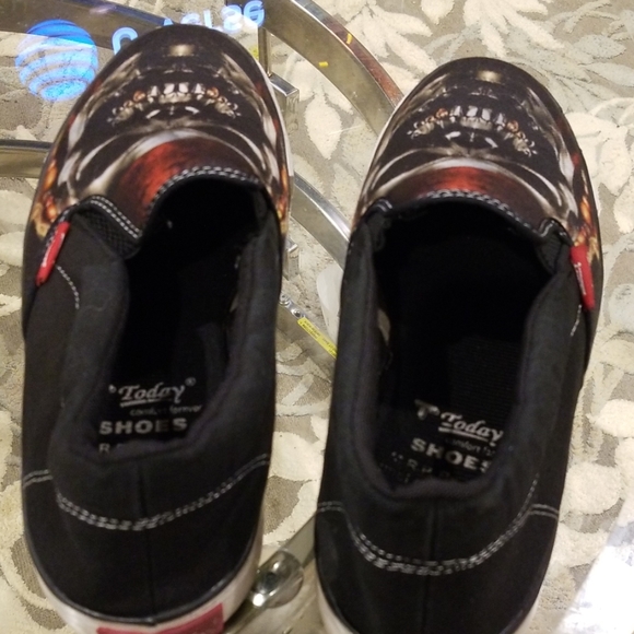 Size 8 striking skull loafers by Today - Picture 4 of 7